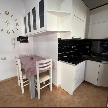 Leos Appartaments Appartamento Vlorë